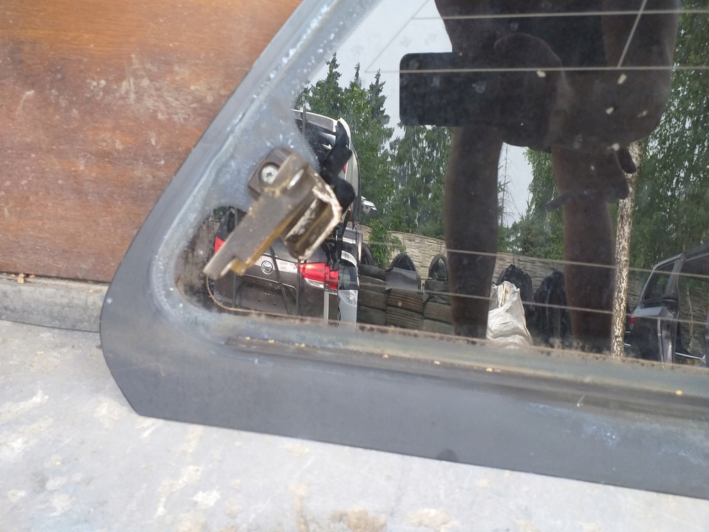 фото №4, Toyota sienna 11- стекло задняя кузовная левая