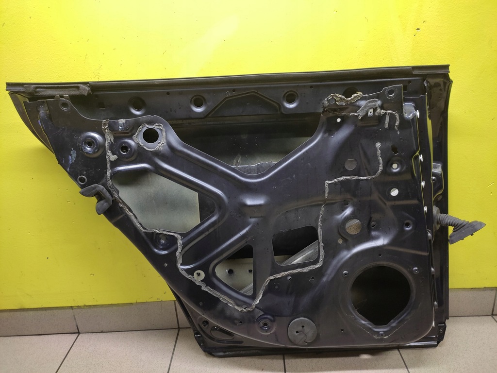 фото №7, Audi a4 b7 kombi дверь левый задняя лак ly5k