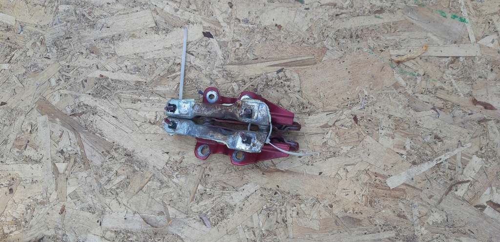 фото №1, Петля крышки ford mustang 93-04r