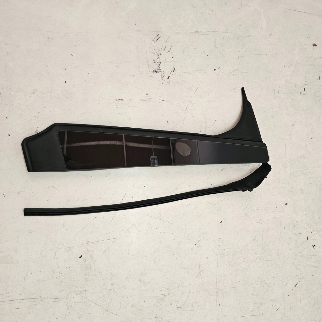 фото №1, Молдинг защита стойка камера левая tesla x plaid 2022r 1751462-00-b