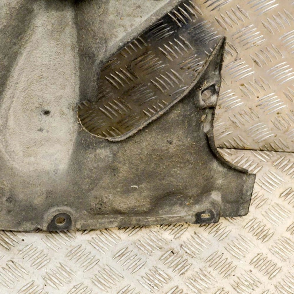 Tesla model 3 2020 накладка средняя подвеска Недорого