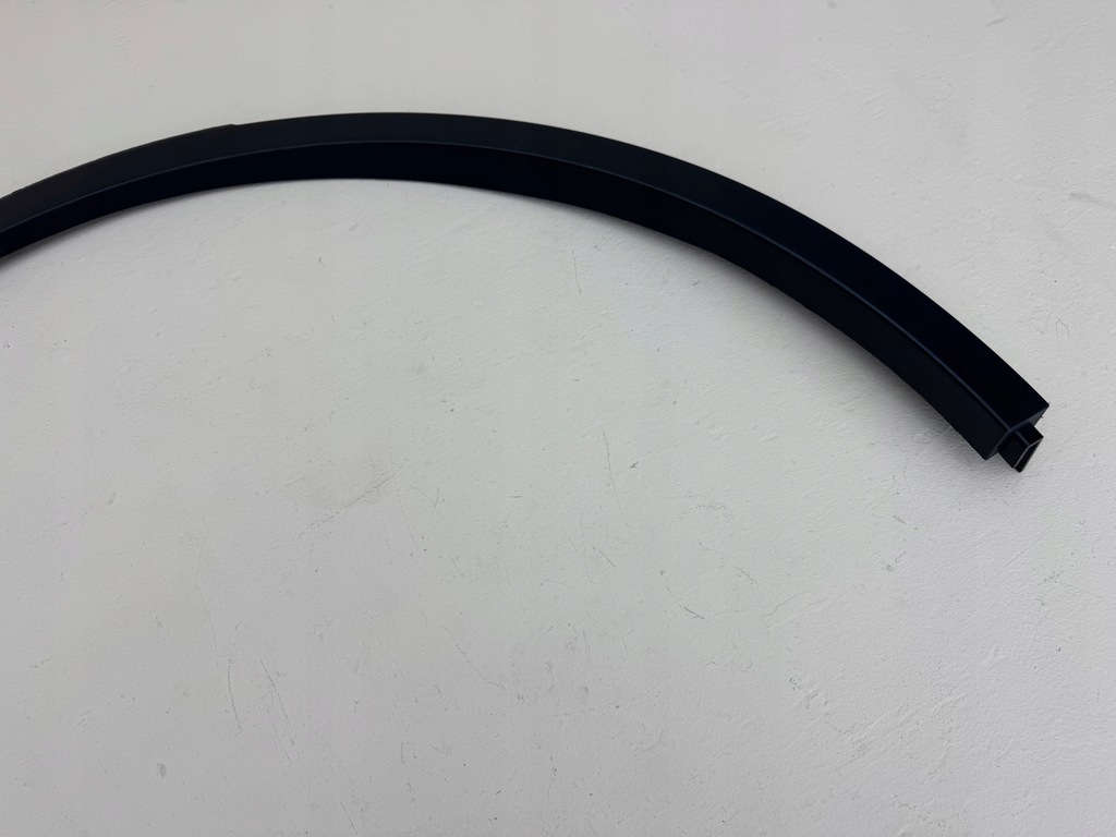 фото №13, Tesla model y 23r- молдинг крыла правая задняя 1658694-00
