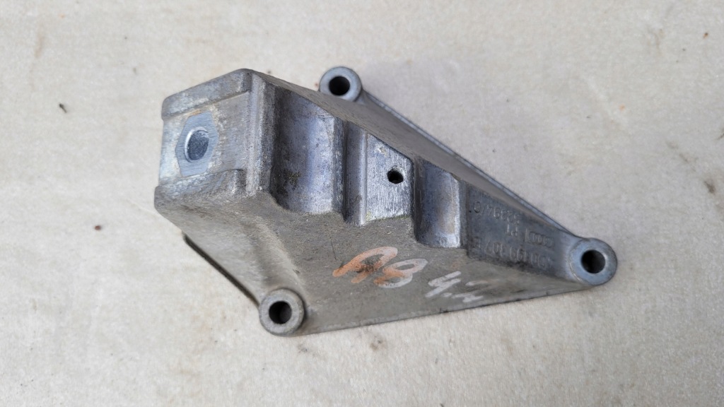 фото №1, Audi a8 d2 4.2 кронштейн кронштейн двигуна 4d0199307e