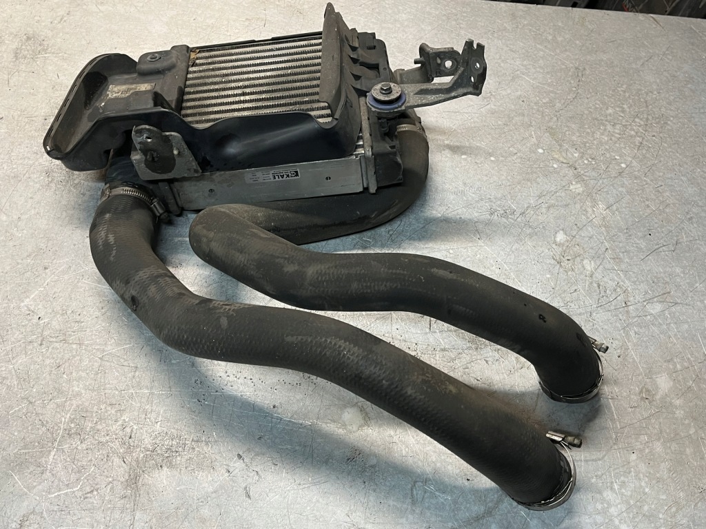 Інтеркулер радіатор шланги тримачі комплект peugeot 308 2 t9 1,6 blue hdi Київ