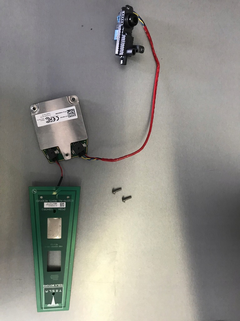 фото №1, Камера боковая стойка левая замок tesla model 3 y 21