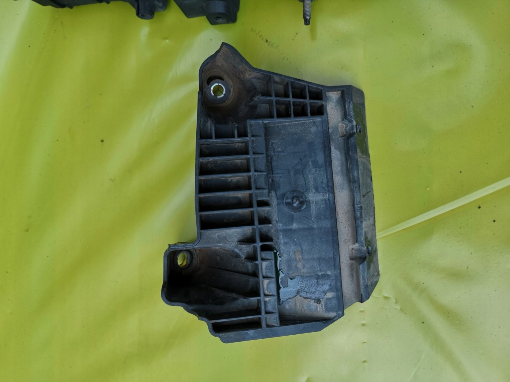 фото №3, Ford mondeo mk5 14- основание корпус аккумулятор