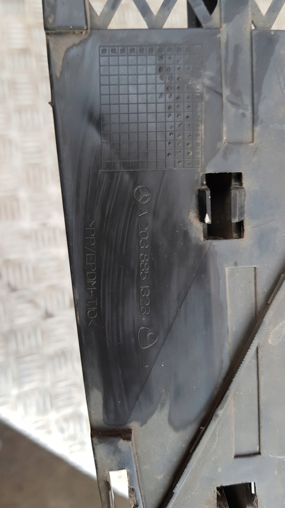 фото №10, Mercedes w203 решітка бампера dół перед