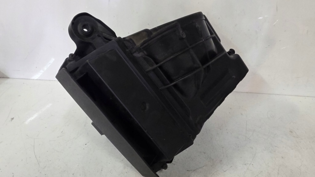 фото №9, Корпус фільтра повітря renault scenic iii 3 lift 1.6 dci