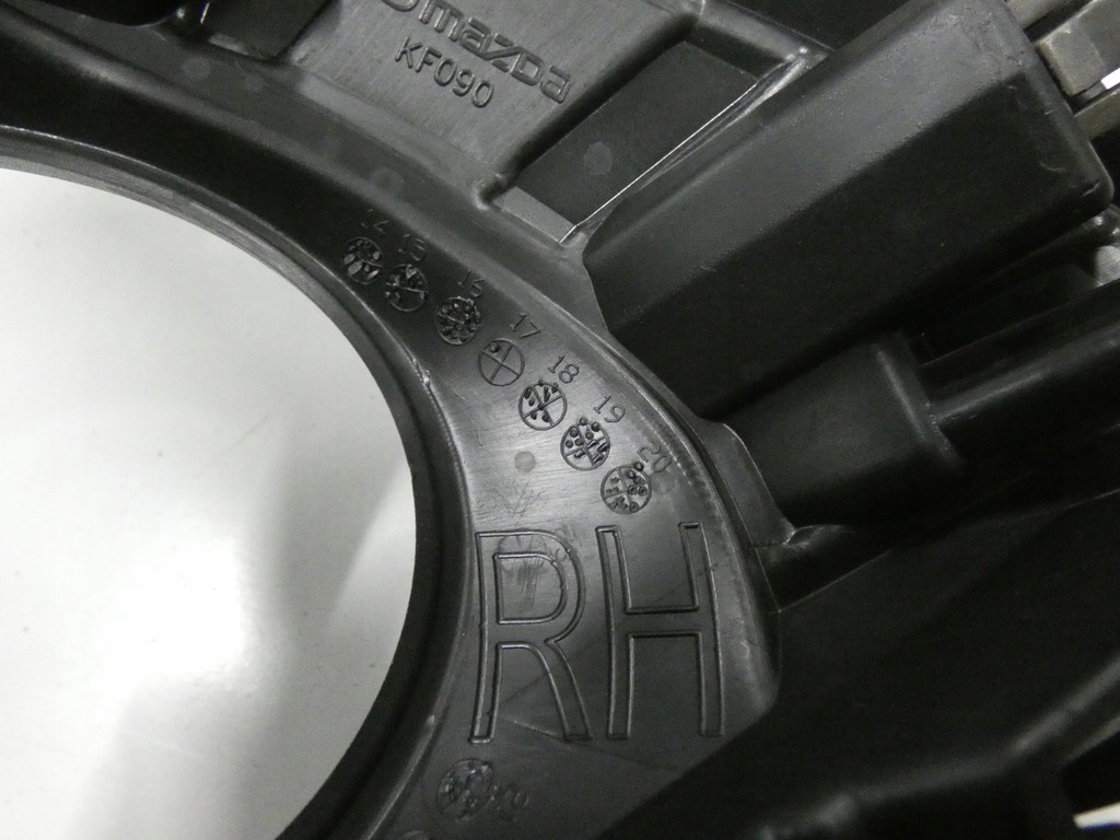 фото №8, Решітка бампера права mazda 2 iii 271.