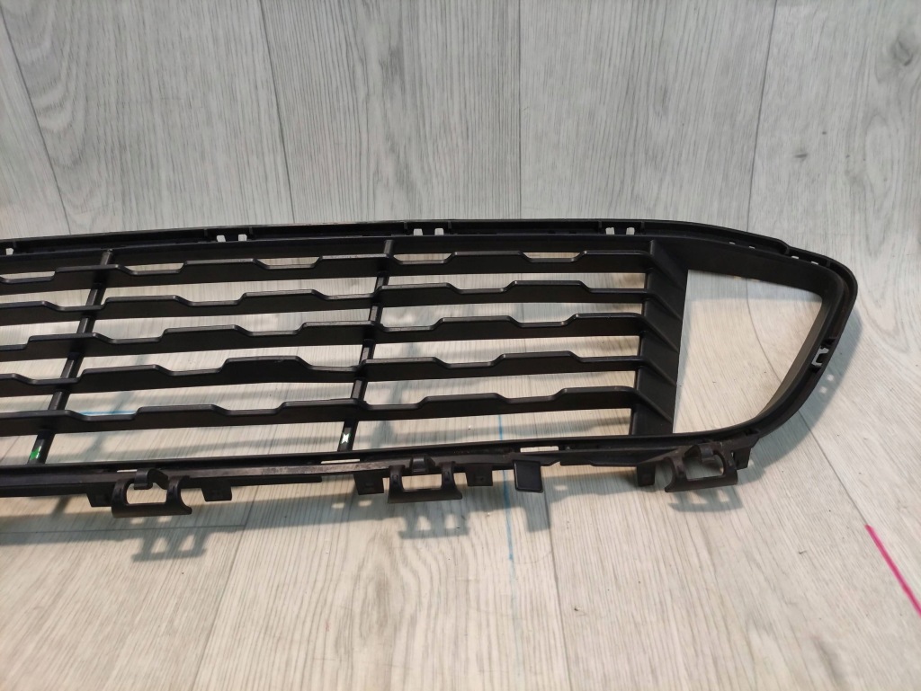 Bmw x1 f48 решётка средняя бампера перед 7354773 с Разборки