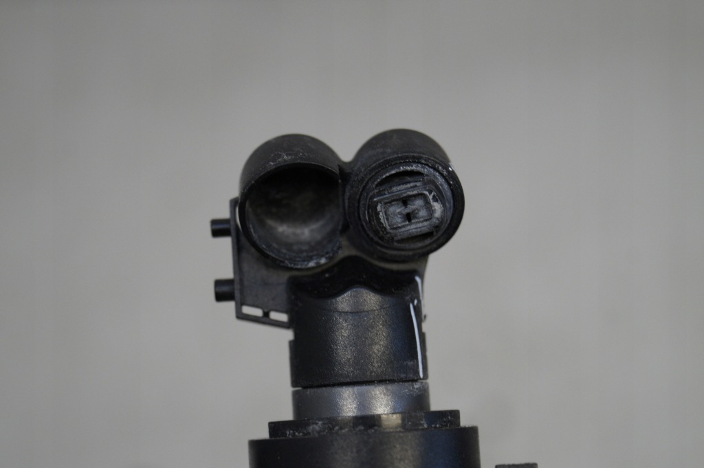 Насадка омивач ліхтарі  правий перед bmw g30 g31 Зі Шроту