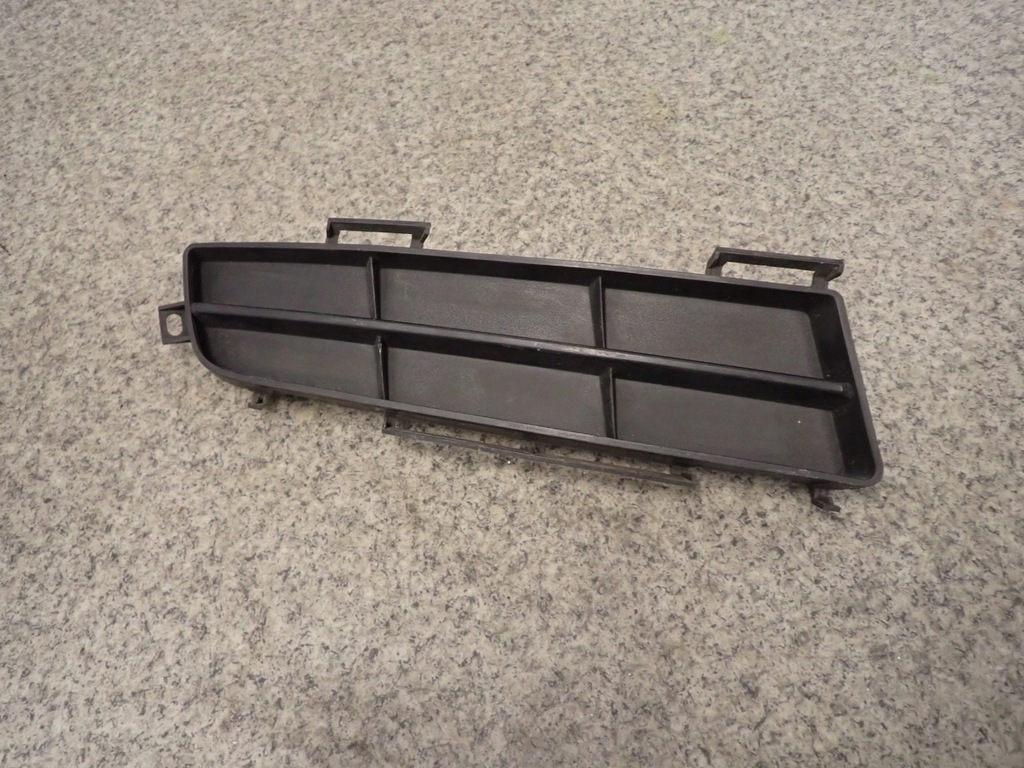 фото №1, Toyota avensis verso 03- заглушка противотуманной фары правая