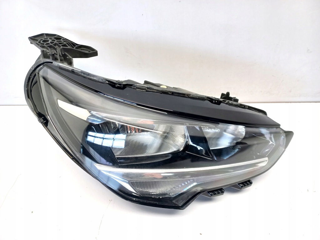 Купити Лампа перед права opel corsa f 39162649