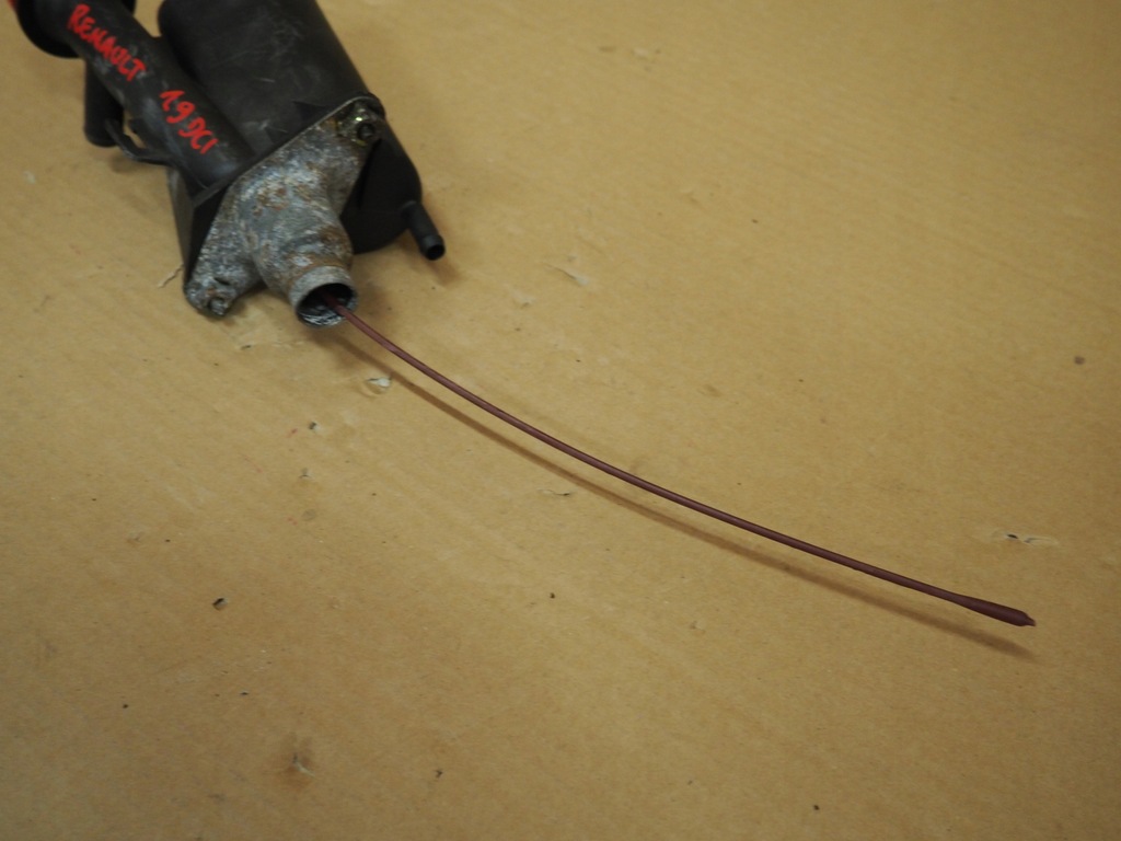 фото №3, Вентиляция картера масла щуп renault 1.9 dci 8200140763