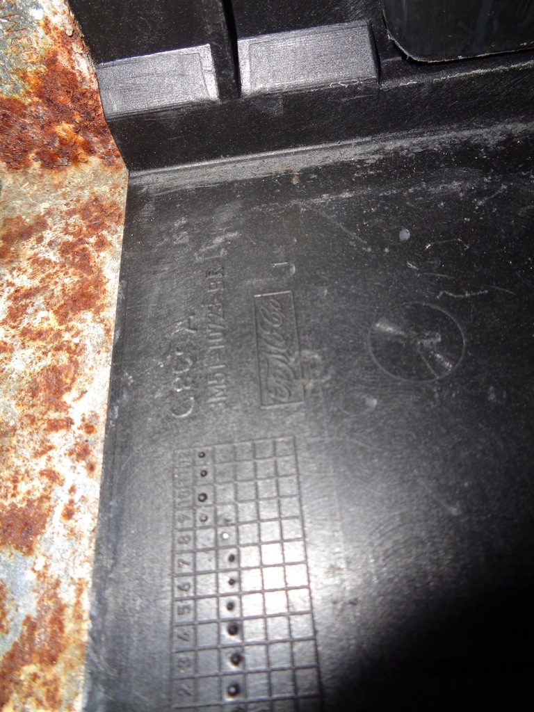 фото №10, Корпус аккумулятор volvo v50 2.0d s40 04-