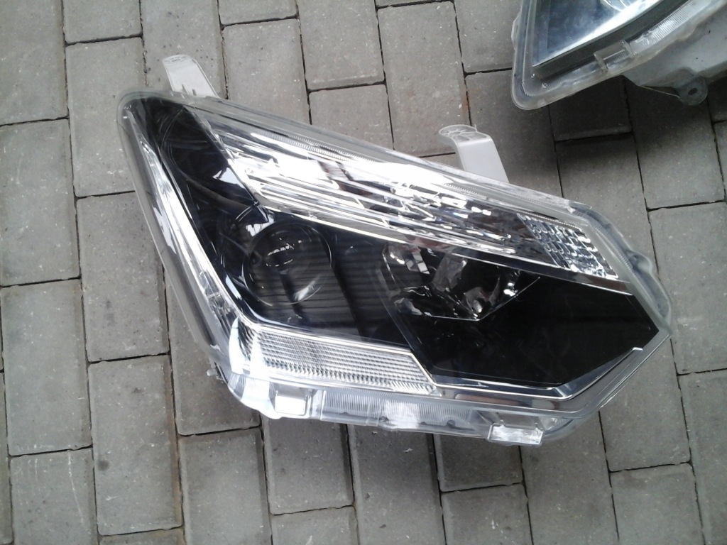 фото №1, Isuzu d-max лампа права lift ідеальний стан неклеєна