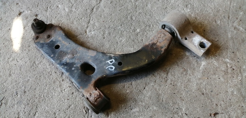 фото №1, Ford fiesta mk6 рычаг правый передний