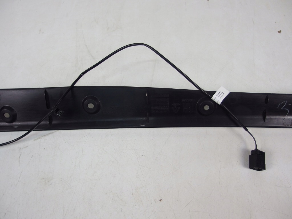 Молдинг крышки багажника правая задняя tesla x с Разборки