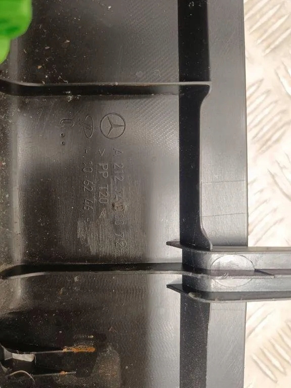 Другое запчасти отделка mercedes-benz e w211 a2127400072 2.2l дизель 2012 с Разборки