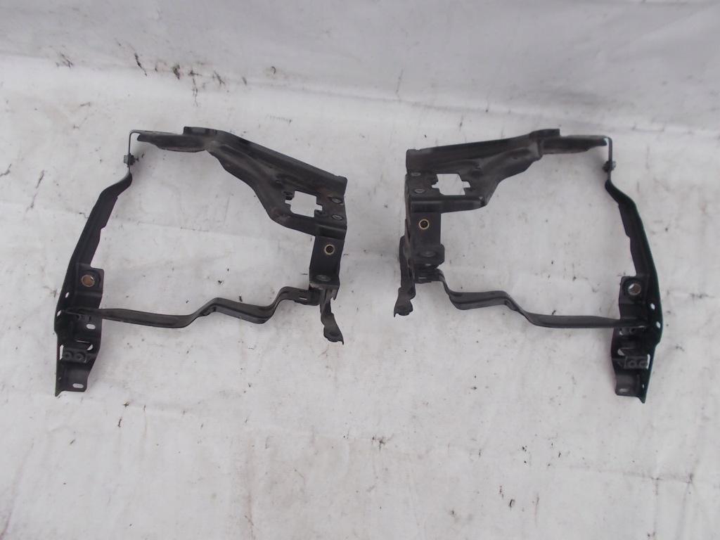 фото №1, Mercedes w204 c klasa кронштейн панель фари правий oryg