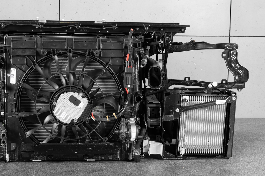 фото №15, Bmw xm g09 капот крыло бампер pas радиатор лампы led m-power c5y europa