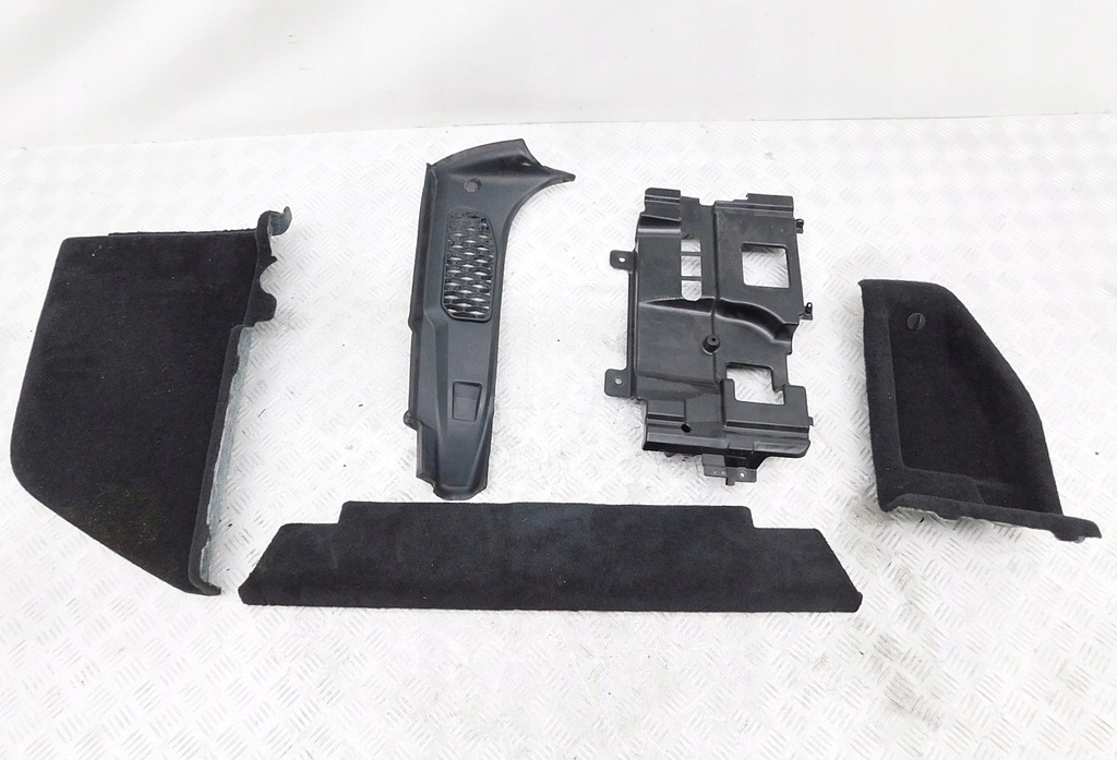 фото №1, Молдинг обшивка багажника - lr discovery v l462