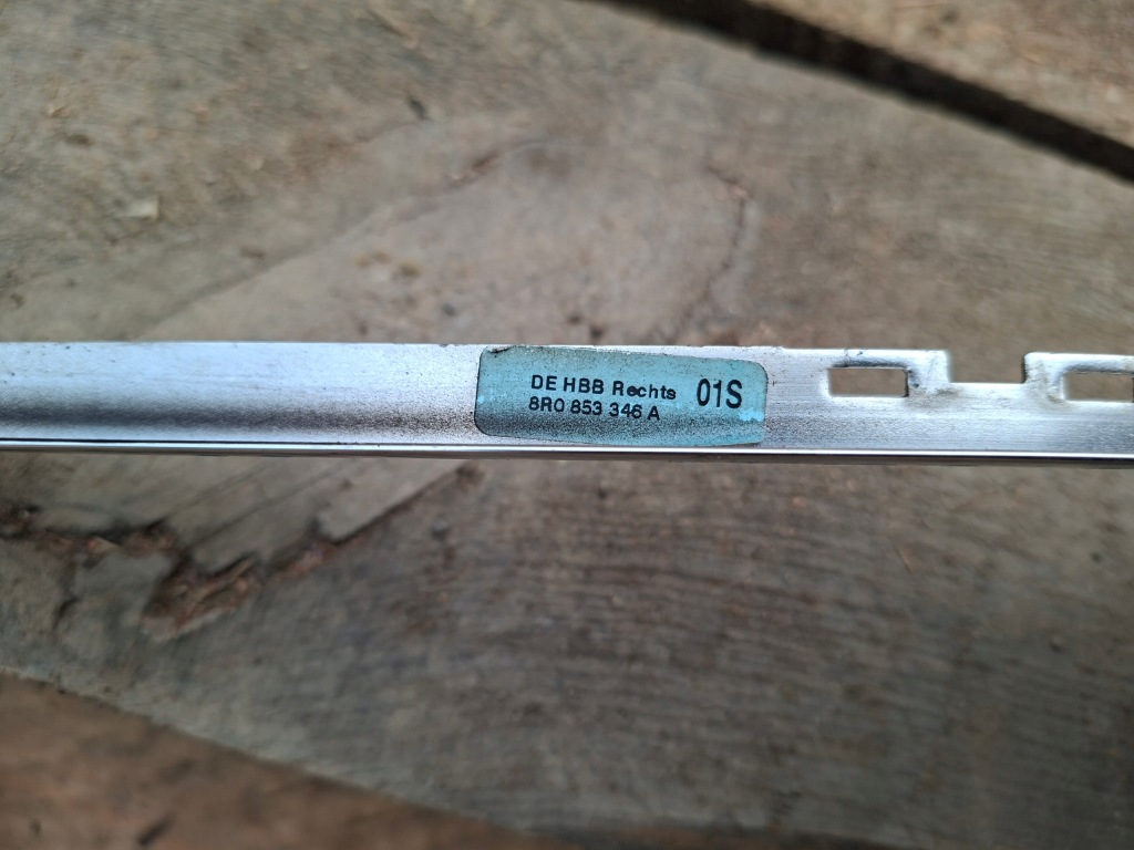 Молдинг кузовная правый  audi q5 8r 8r0853346a Киев