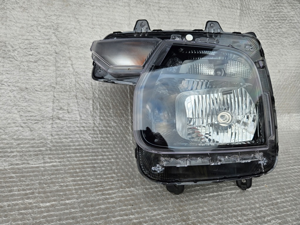 фото №1, Hyundai staria 2021 лампа левая 92101-cg000 bdb