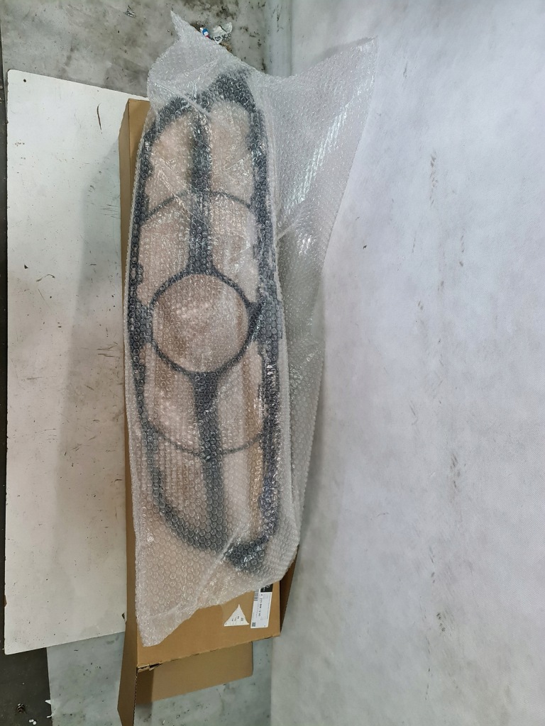 фото №1, Кронштейн решётка mercedes c-klasa a2058881260