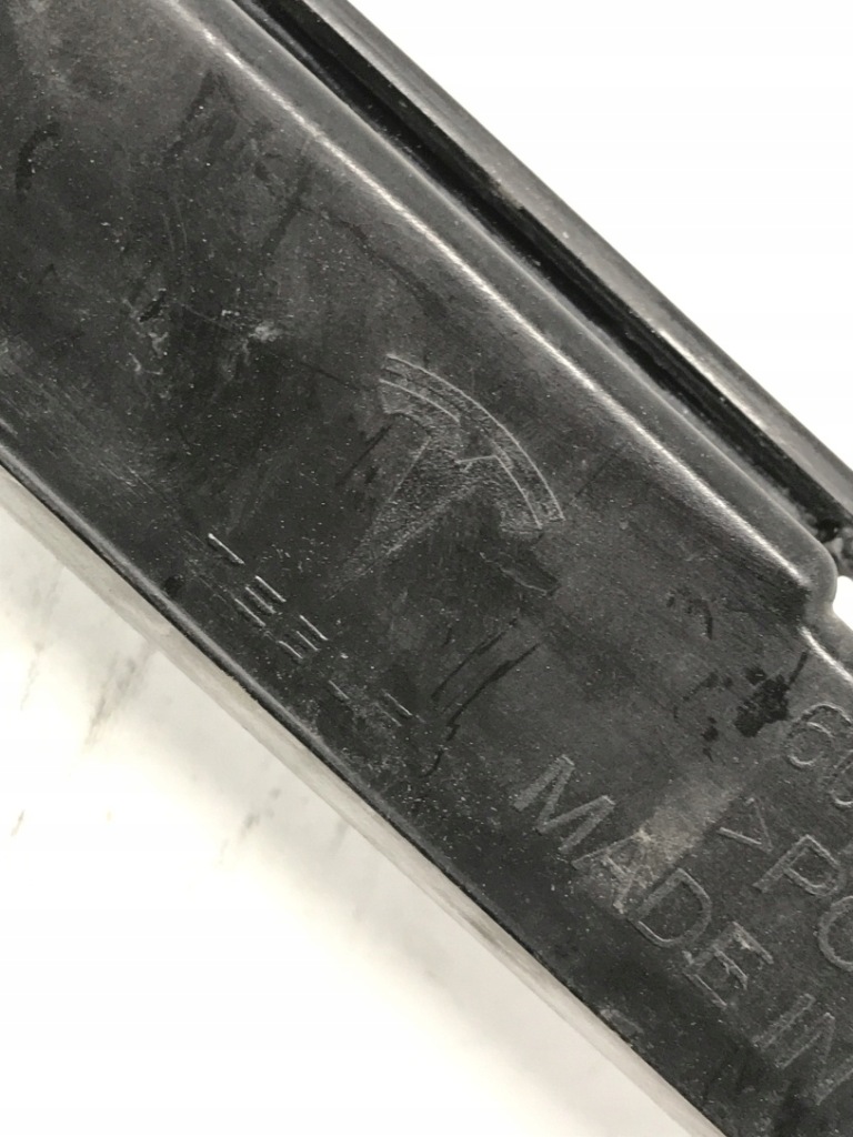 фото №8, Tesla s напрямна бампера задня середній 6007724-00-d