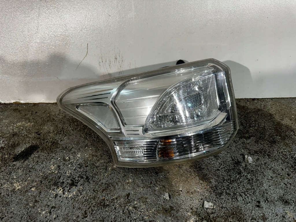 Купить Фара левый задний  левая задняя outlander 3 led 8330b103