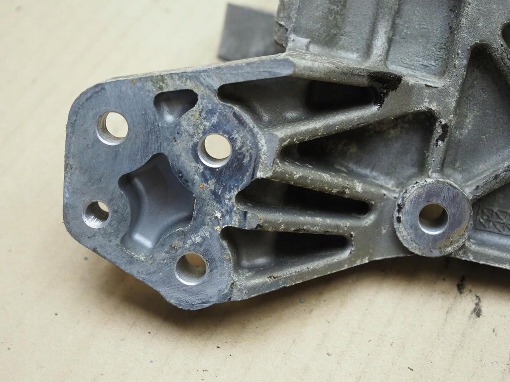 фото №10, Aveo kalos 1.2 8v b12s1 s-tec кронштейн генератора