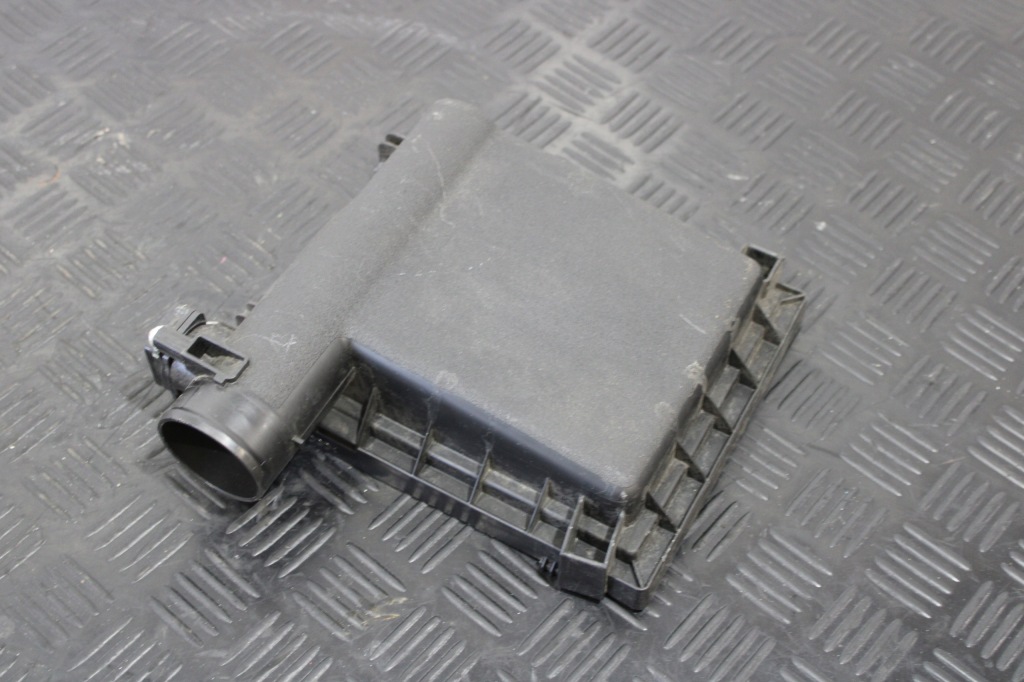 Купить Крышка корпус фильтра воздуха 17812-37030 toyota prius + plus рестайлинг