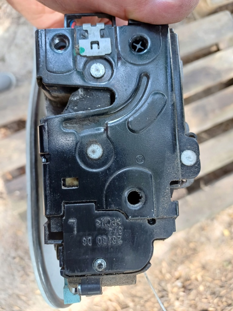 Купити Замок ліве перед дверей volkswagen caddy 3 рестайлінг  3d1837015ar