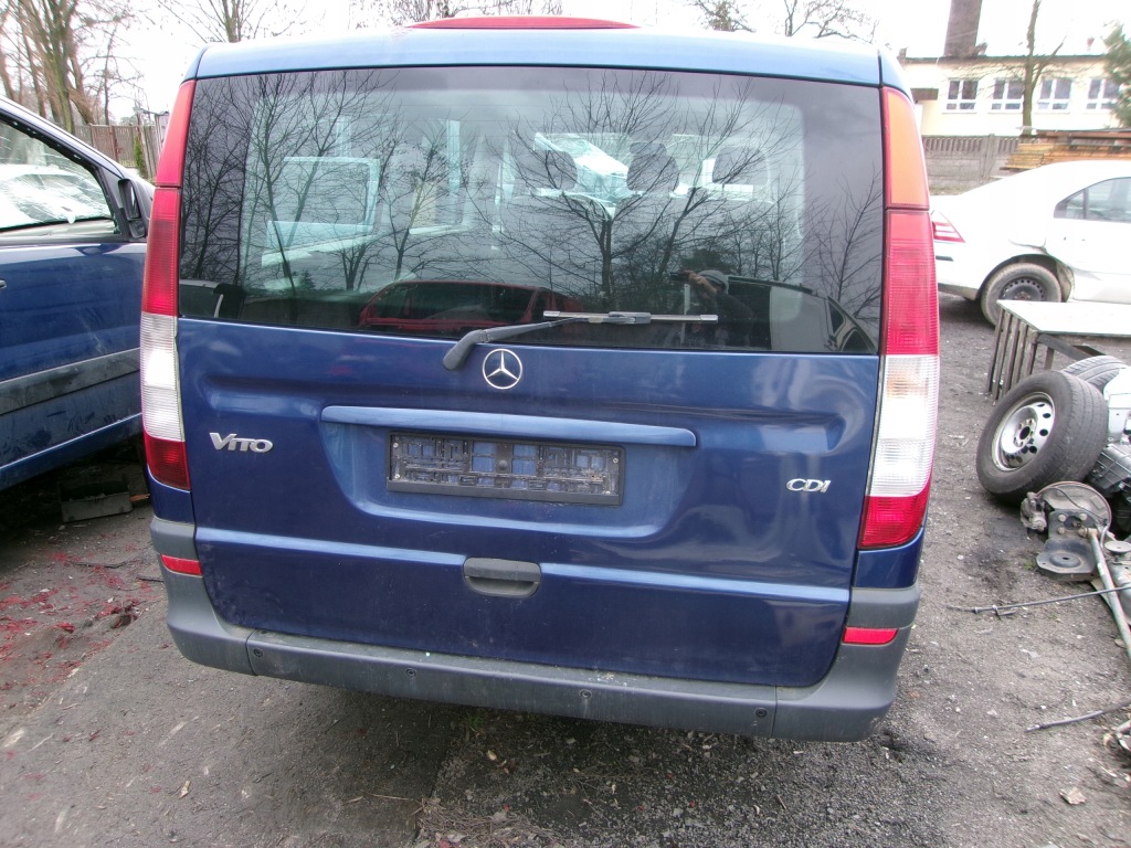 Крышка багажника задний  mercedes vito 639 viano местная комплектная с стекло granatowa с Разборки