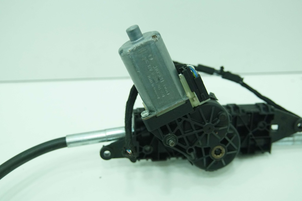 фото №4, Моторчик трос заслонка крыша задняя mercedes sl r230