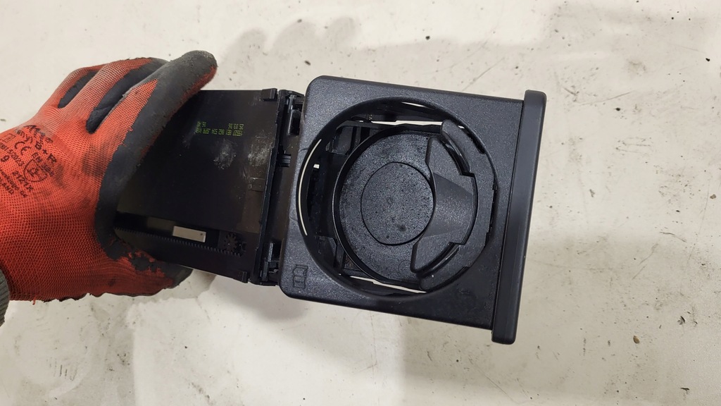 фото №4, Кронштейн na kubkek підсклянник audi a4 b7 04-07 8e1862534