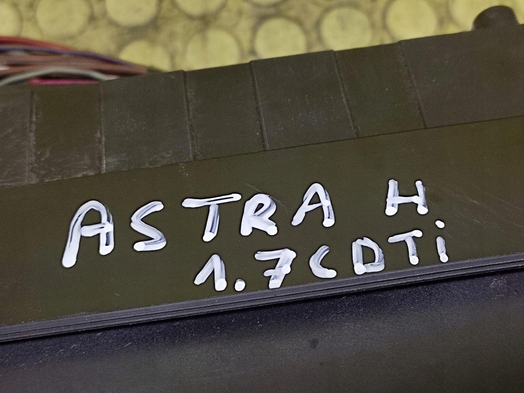 Купить Opel astra h коробка предохранителей 13250232