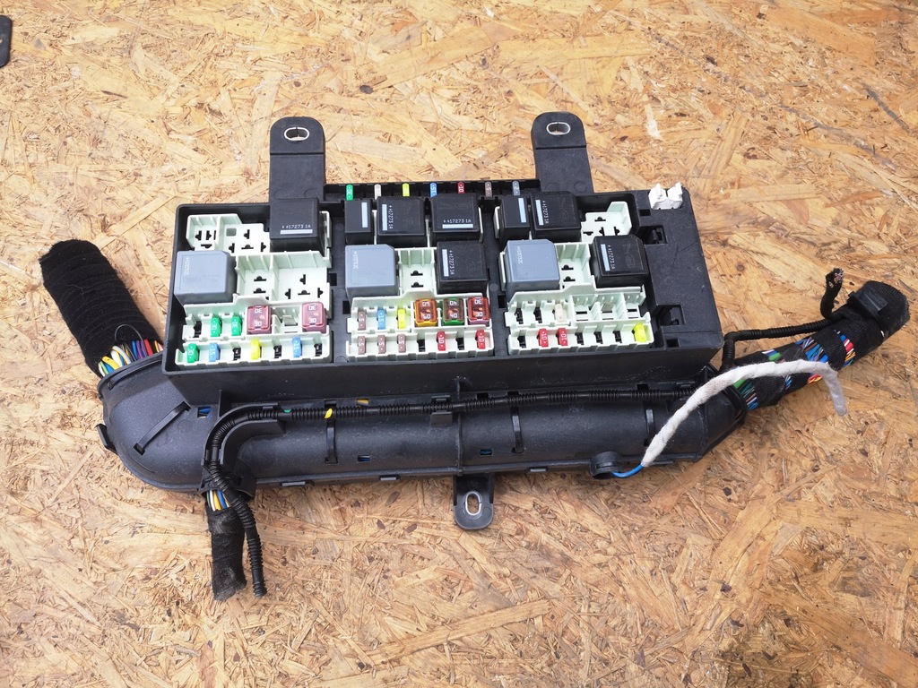 фото №1, F pace velar коробка предохранителей корпус