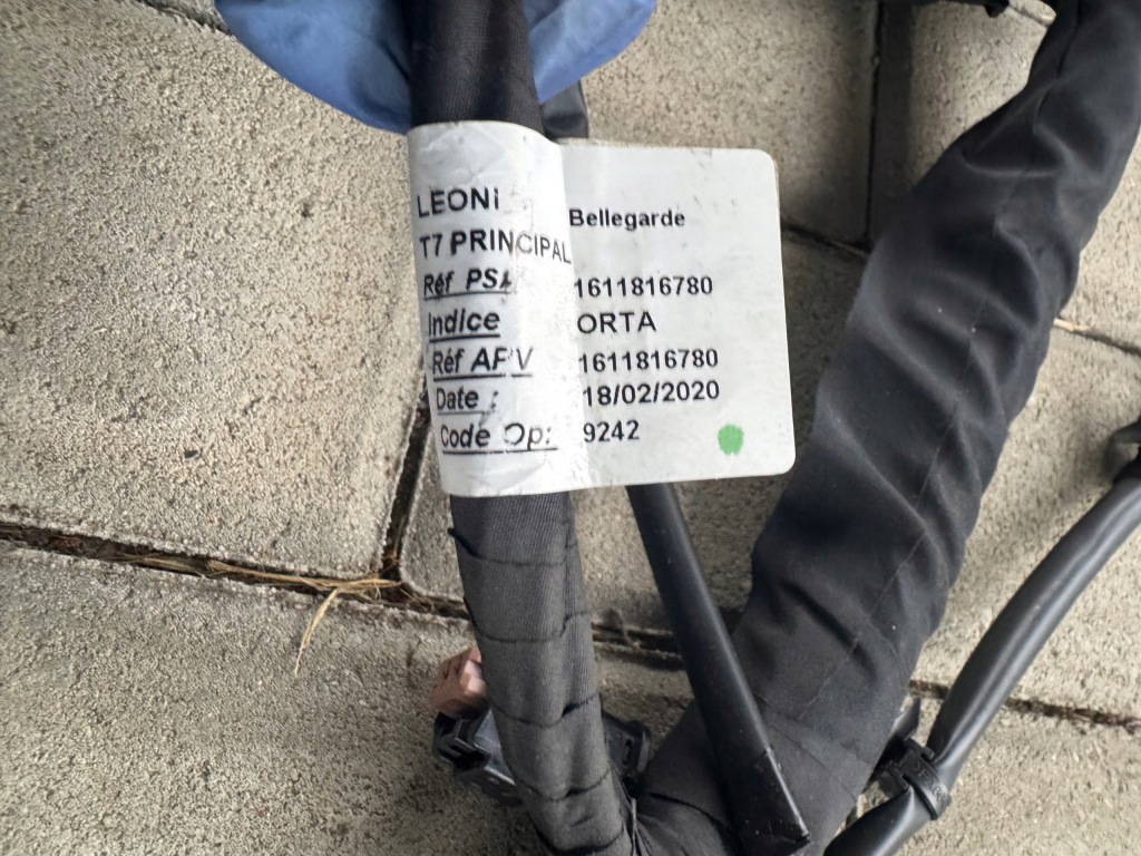 Wiązkamoduł напруги акумулятор citroen peugeot 28236841 оригінальний номер 308 508 Доставка