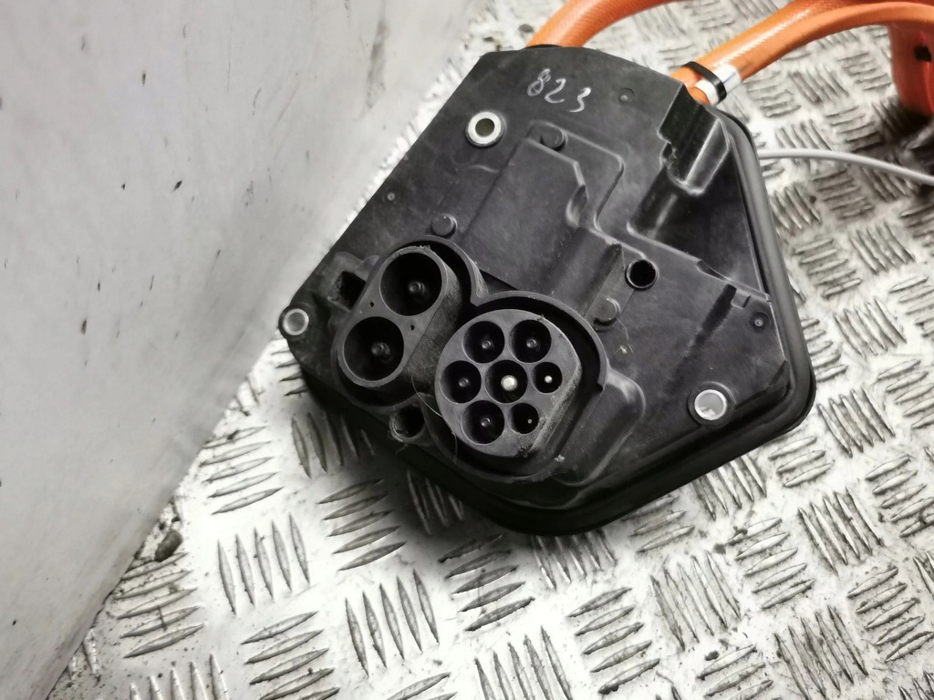 фото №12, Tesla model 3 2022 роз'єм заряджання автомобіля електричний