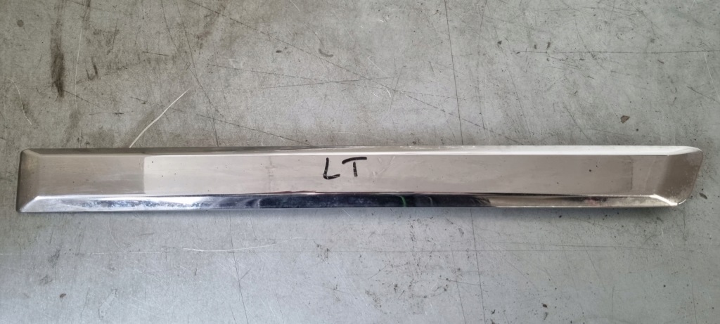 Молдинг дверь задняя хром jeep wk Недорого