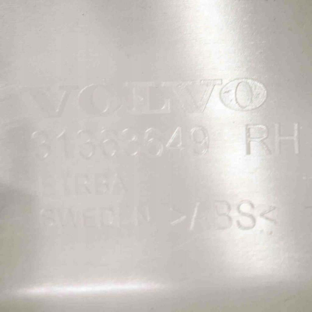 Передня права накладка декоративна порога  volvo xc90 2 31363649 11292361 2.0l Зі Шроту