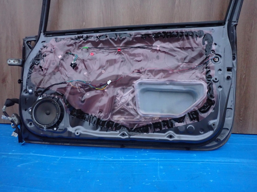 фото №9, Toyota auris 3d e15 06-12 дверь правое 1g3