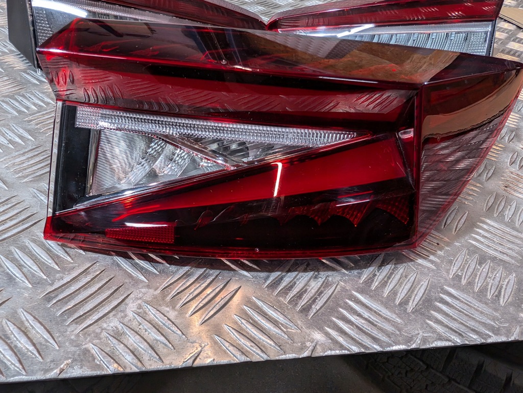 фото №10, Skoda enyaq 5la лампа левая правая задняя w крыло