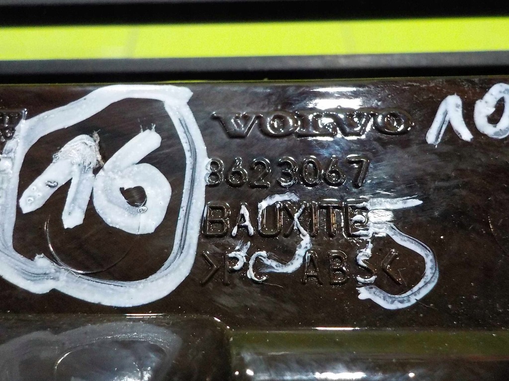 фото №5, Volvo c70 ii 07r рамка панель середнього 8650702