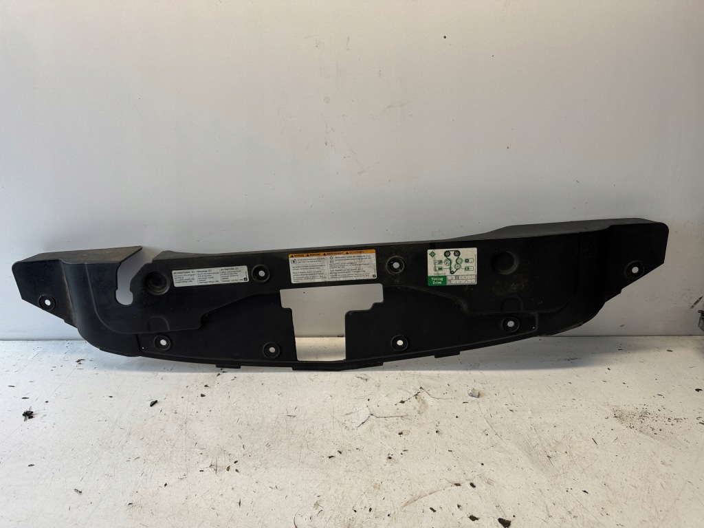 Купити Chevrolet orlando верхній захист поперечина передній пластик поперечина