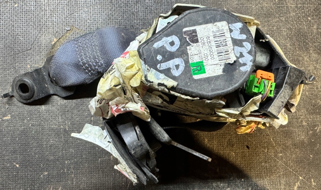 Купить Mercedes w211 ремень безопасности пиропатрон правый перед