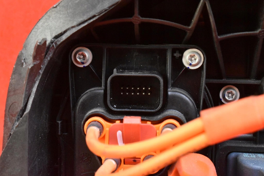 Роз'єм port заряджання 1501773-60-b tesla model y 60 kwh 299 km 20- Оригінал