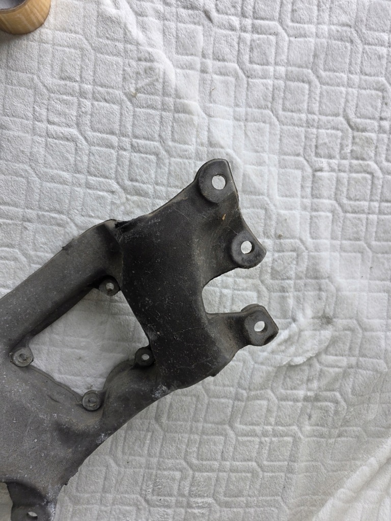 Кронштейн крепеж опора коробки audi a6 c6 4f0399263l Киев